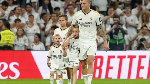 东西方棋坛巨匠争霸，国际象棋巅峰对决上演精彩棋局